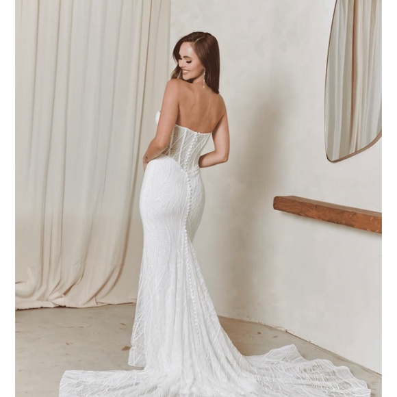 Evie Young – CARTER Wedding Dress - Picture 3 of 3